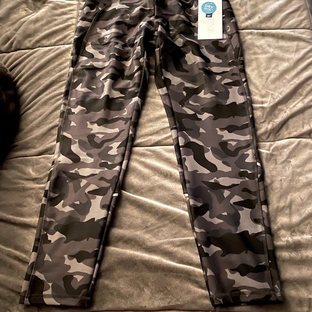 Medium Camo Ankle Leggings